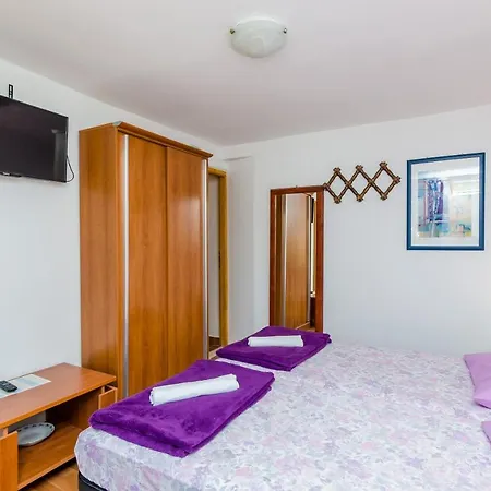 & Mihajica Pensión 3*